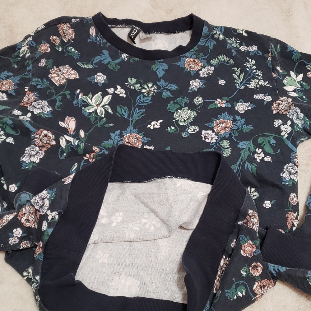 H&M Divided Cotton Navy Floral Crewneck - Picture 13 of 13